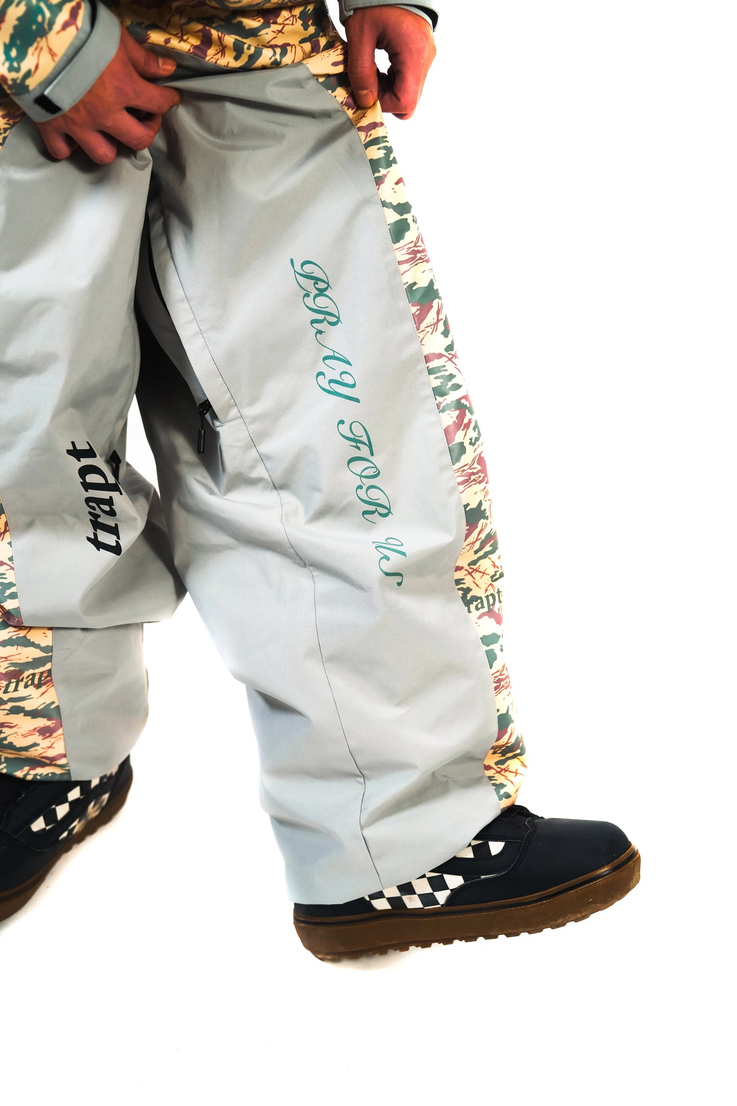 Trapt Camo Snow Pants - TRVPTCLOTHING